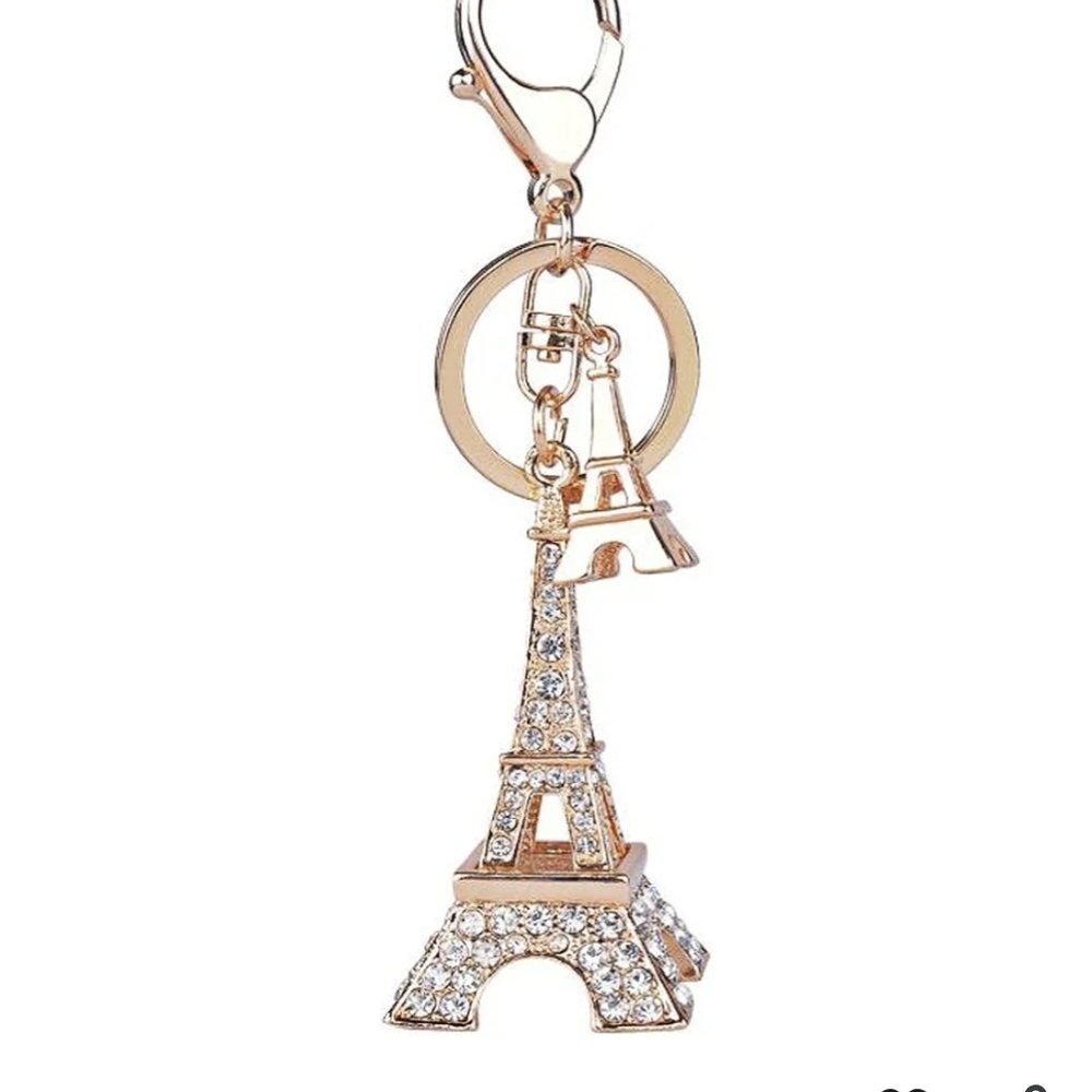 Elegant Eiffel Tower Keychain in Gold
